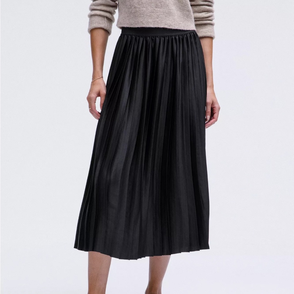 Lululemon Black Satin Pleated Midi Skirt